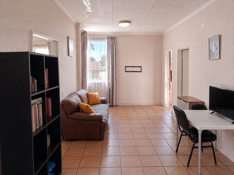 Secure Top Floor Apartment with Scenic Views and Private Balcony - Photo 2