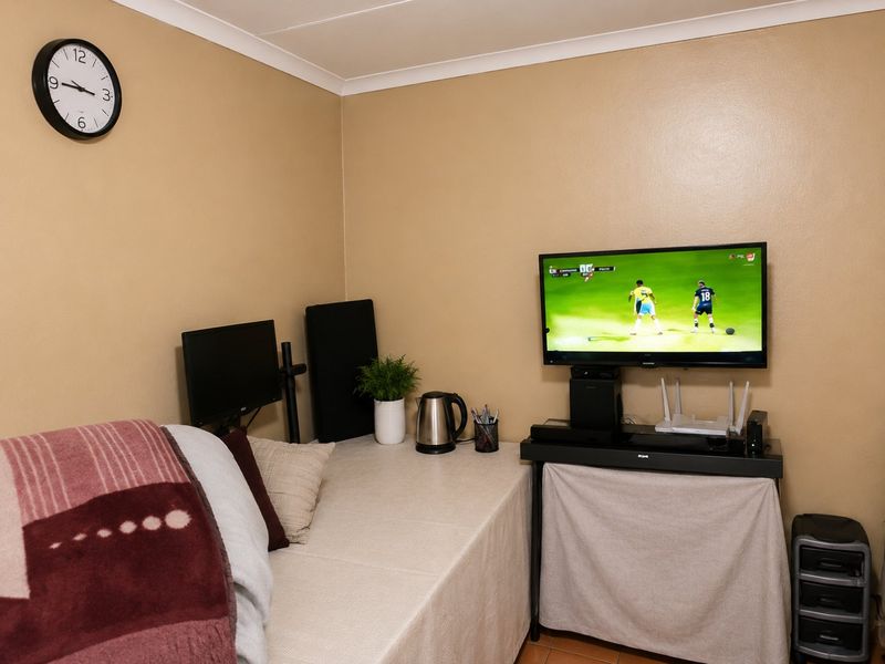 2 BEDROOM HOUSE FOR SALE IN DELFT FOR R400 000 - Photo 7