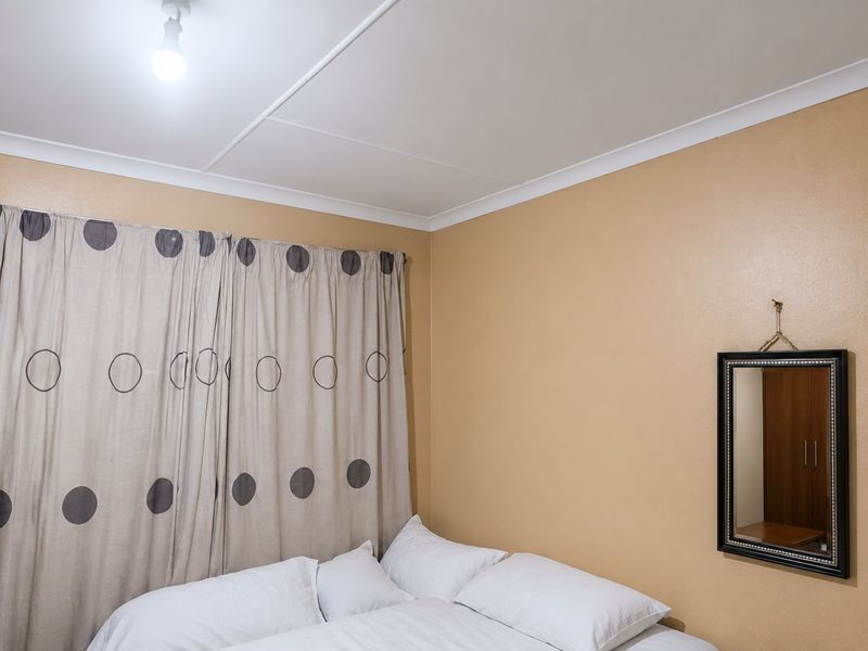 2 BEDROOM HOUSE FOR SALE IN DELFT FOR R400 000 - Photo 8