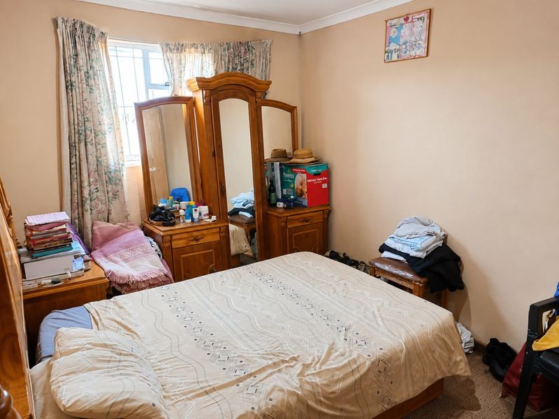 A VERY NEAT JUST MOVE PROPERTY FOR SALE IN MANDELA PARK - Photo 8
