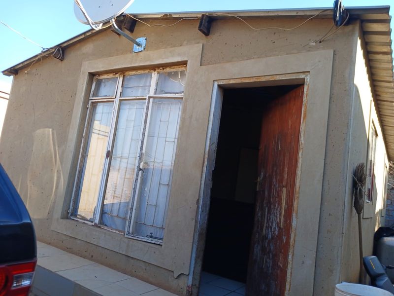 2 Spacious bedrooms house in Freedom Park Gauteng  - Photo 3