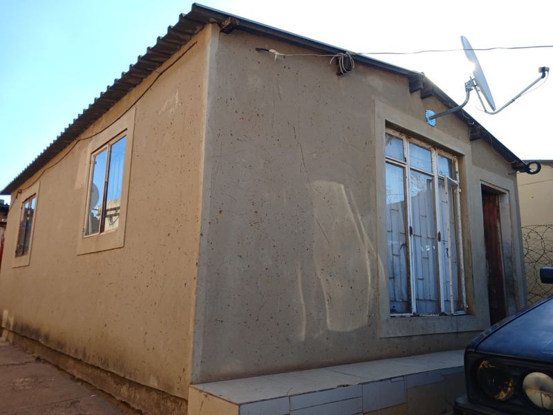 2 Spacious bedrooms house in Freedom Park Gauteng  - Photo 2