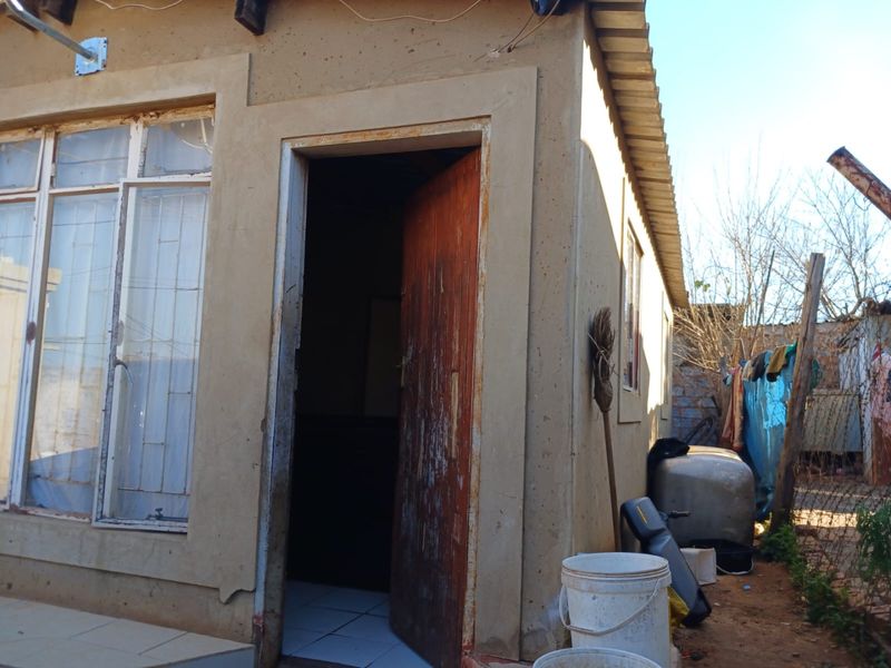2 Spacious bedrooms house in Freedom Park Gauteng  - Photo 4