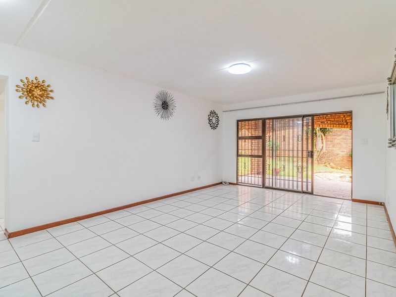 Secure & Stylish 2-Bedroom Townhouse – Perfect for First-Time Buyers or Downsizers! - Photo 6