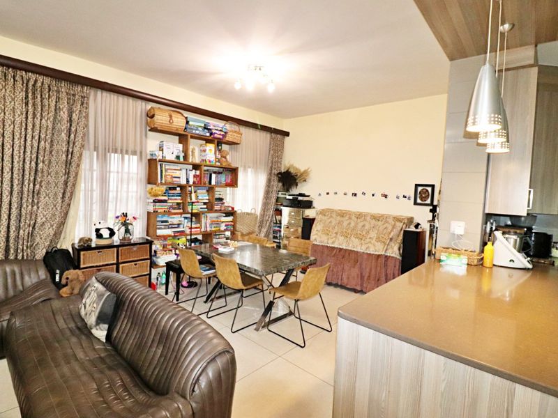 Spacious Ground Floor 3-Bedroom Townhouse in a Secure Complex! - Photo 9