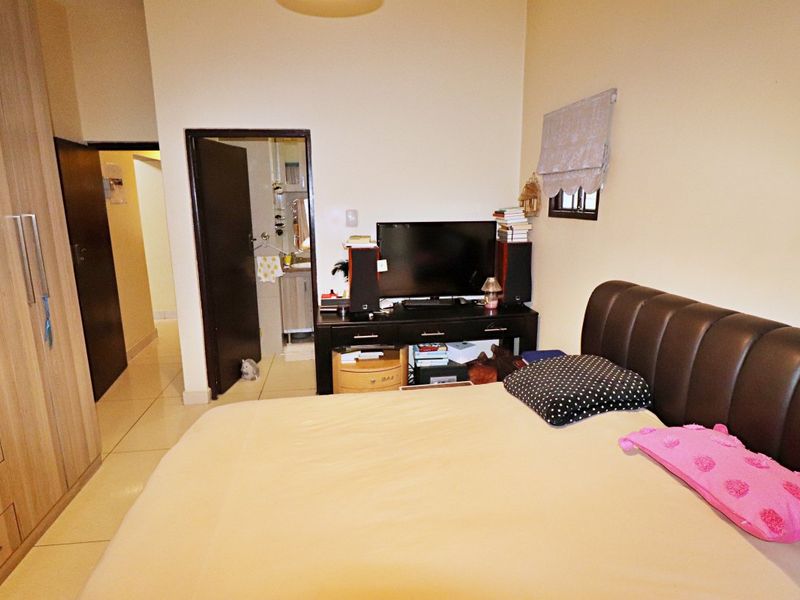 Spacious Ground Floor 3-Bedroom Townhouse in a Secure Complex! - Photo 7