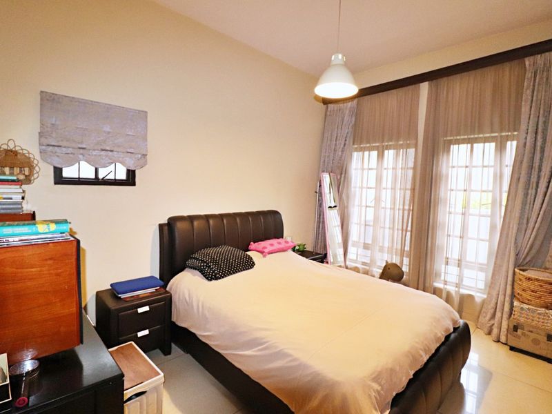 Spacious Ground Floor 3-Bedroom Townhouse in a Secure Complex! - Photo 6