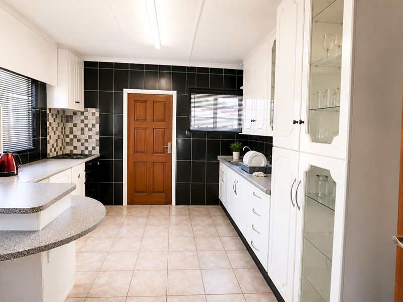 3 Bedrooms home for sale in Sasolburg close to high school and primary school  - Photo 1