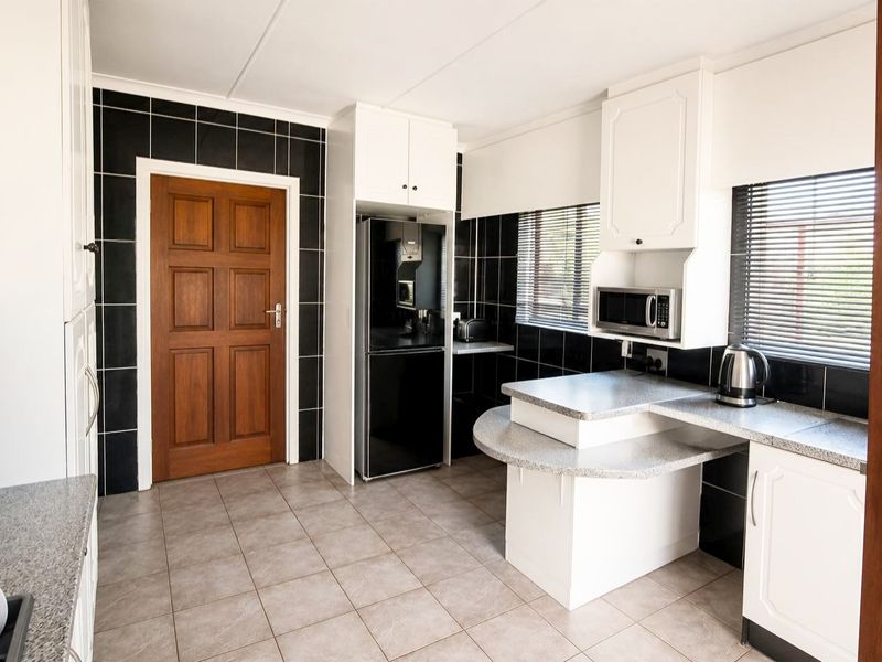 3 Bedrooms home for sale in Sasolburg close to high school and primary school  - Photo 5