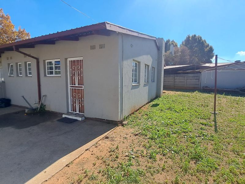 3 Bedrooms home for sale in Sasolburg close to high school and primary school  - Photo 3
