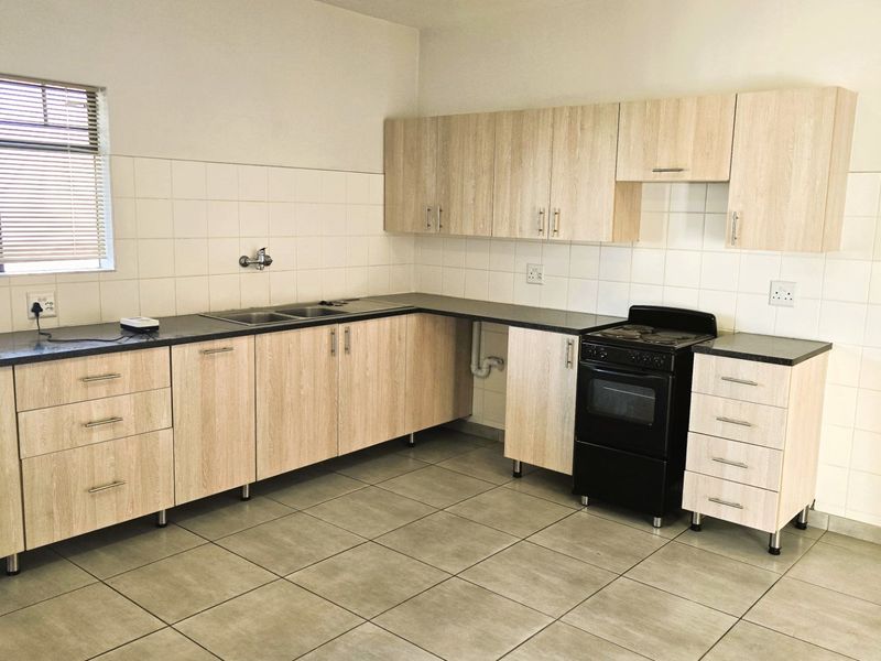 Spacious 2 Bedroom Apartment to Let in the Heart of Lynnwood, Pretoria - Photo 10