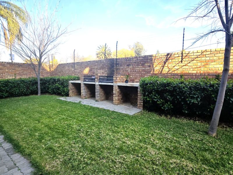 Spacious 2 Bedroom Apartment to Let in the Heart of Lynnwood, Pretoria - Photo 7