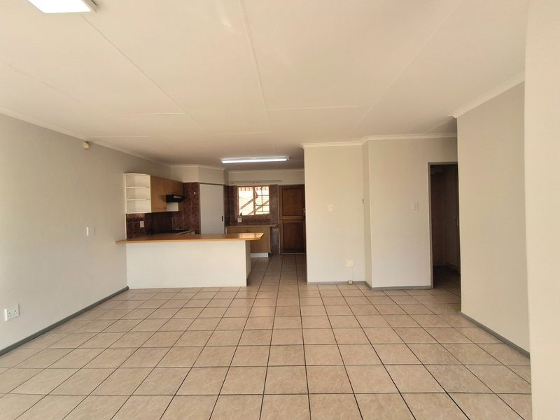 CHARMING 3 BED TOWNHOUSE MAGALIESKRUIN  - Photo 7