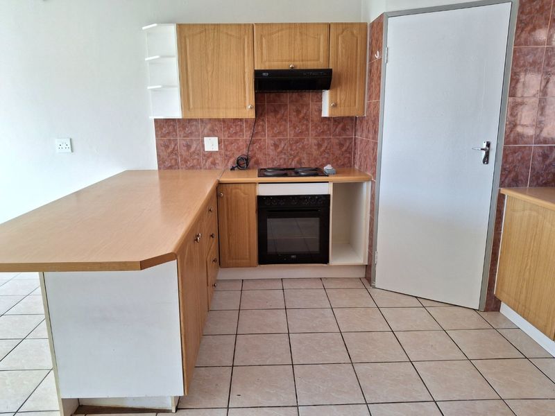 CHARMING 3 BED TOWNHOUSE MAGALIESKRUIN  - Photo 6
