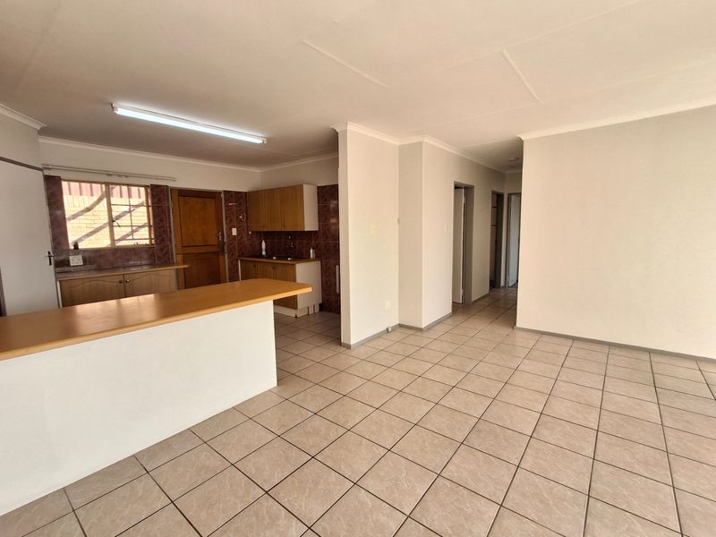 CHARMING 3 BED TOWNHOUSE MAGALIESKRUIN  - Photo 1
