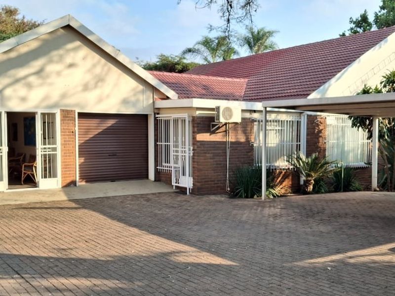 SPACIOUS PROPERTY IN FLORAUNA  FOR SALE - Photo 1