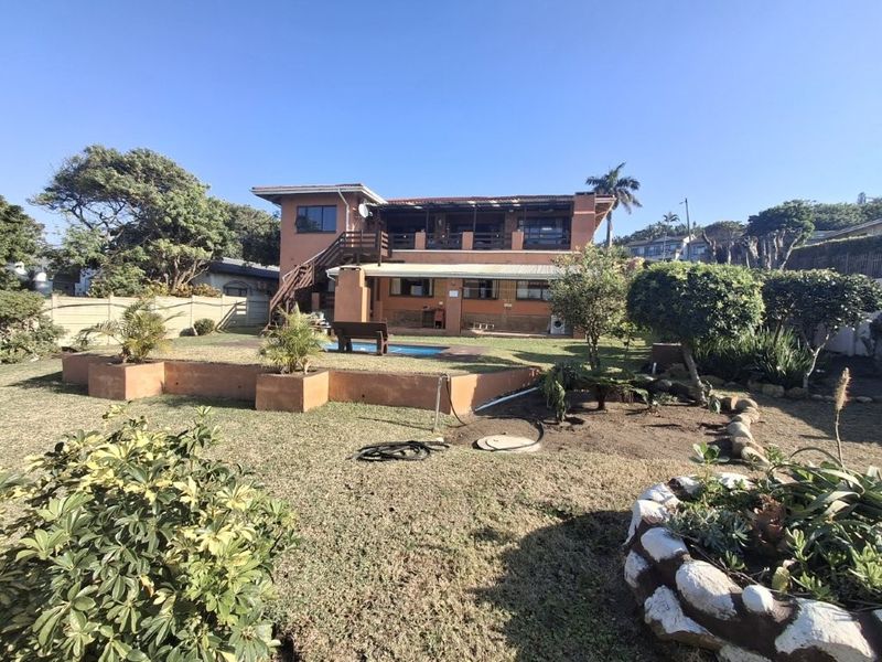 Unique Property Offering Two Homes Under One Roof, Magnificent Ocean Views And Perfectly Positioned On A Corner Stand, One Road From The Beach. An Exceptional Investment Opportunity!!!!!! At An Exceptional Price!!!! - Photo 2