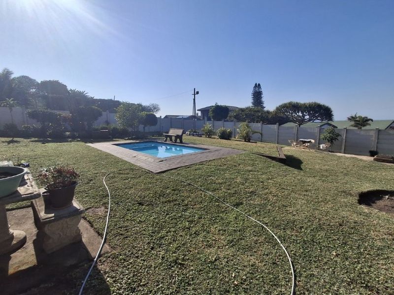 Unique Property Offering Two Homes Under One Roof, Magnificent Ocean Views And Perfectly Positioned On A Corner Stand, One Road From The Beach. An Exceptional Investment Opportunity!!!!!! At An Exceptional Price!!!! - Photo 4