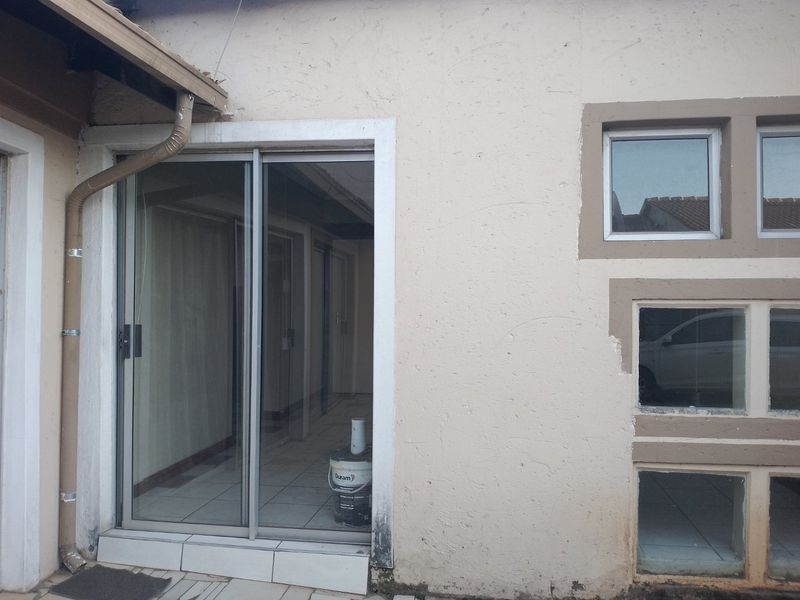Batchelor cottage available to rent in Clayille - Photo 6