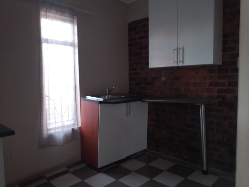 Batchelor cottage available to rent in Clayille - Photo 3