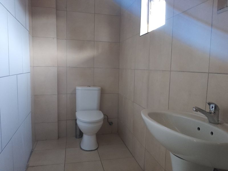 Batchelor cottage available to rent in Clayille - Photo 2