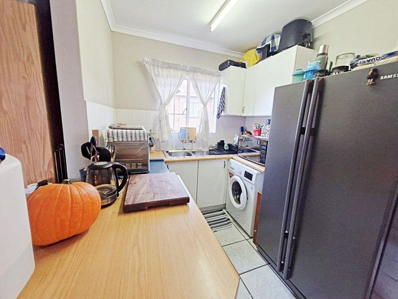 Modern 2-Bedroom Apartment to Rent in Die Hoewes - Photo 9