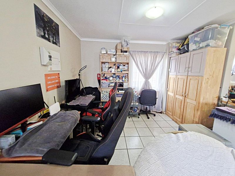 Modern 2-Bedroom Apartment to Rent in Die Hoewes - Photo 8