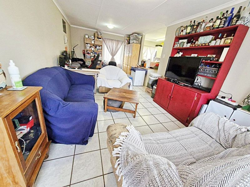 Modern 2-Bedroom Apartment to Rent in Die Hoewes - Photo 6