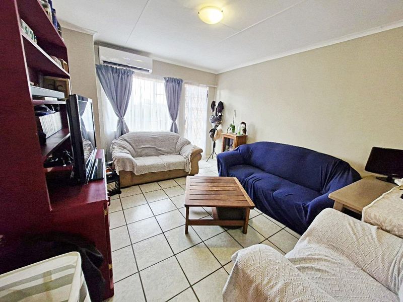 Modern 2-Bedroom Apartment to Rent in Die Hoewes - Photo 7