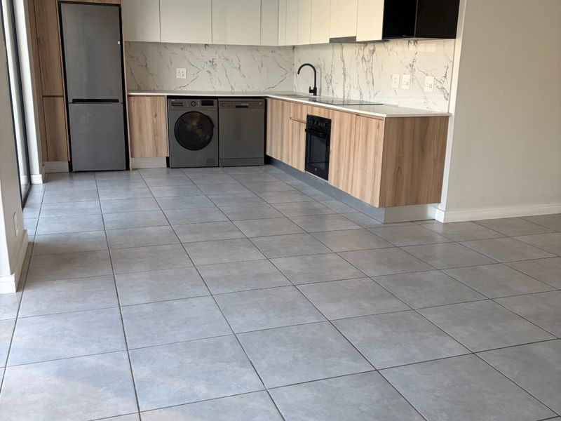 3 Bedroom 2 Bathroom Penthouse For Rent - Photo 3