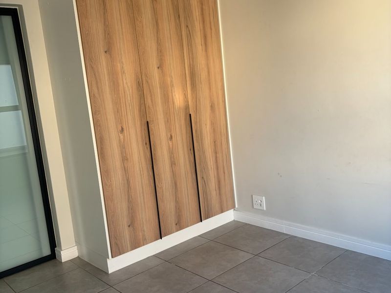 3 Bedroom 2 Bathroom Penthouse For Rent - Photo 10