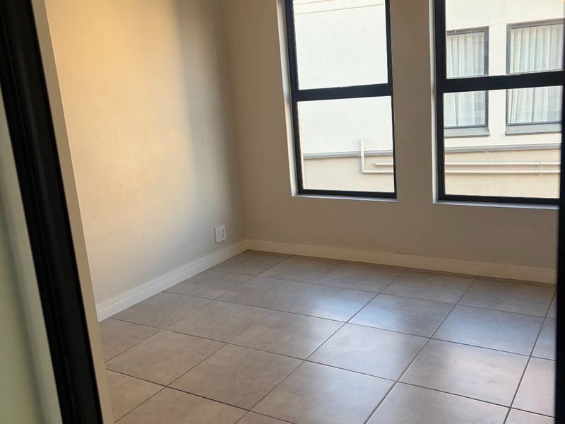 3 Bedroom 2 Bathroom Penthouse For Rent - Photo 9