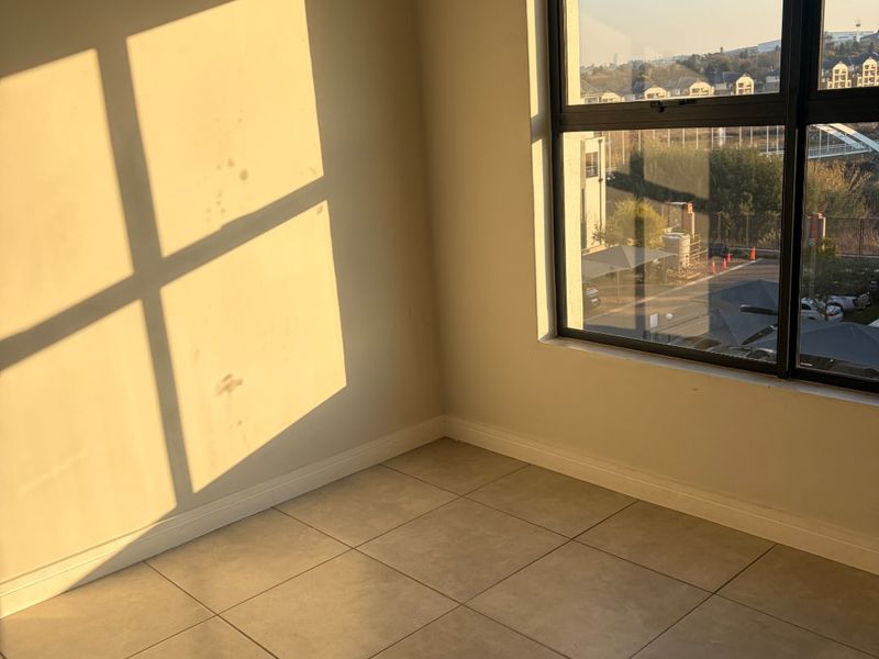 3 Bedroom 2 Bathroom Penthouse For Rent - Photo 8