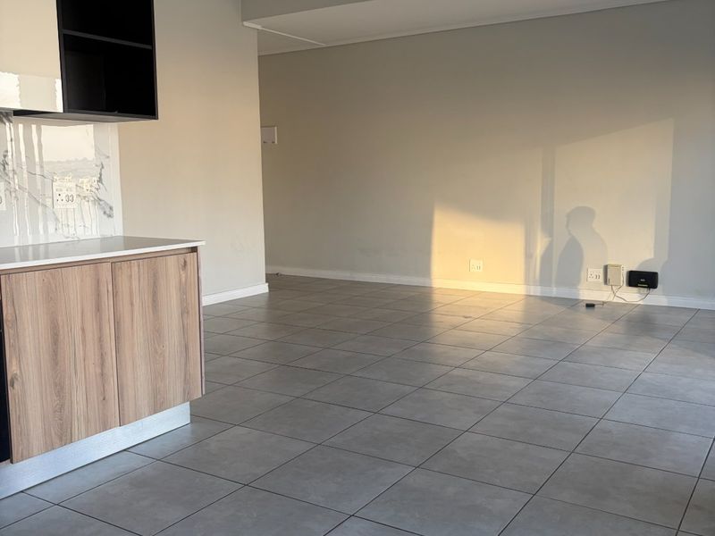 3 Bedroom 2 Bathroom Penthouse For Rent - Photo 4