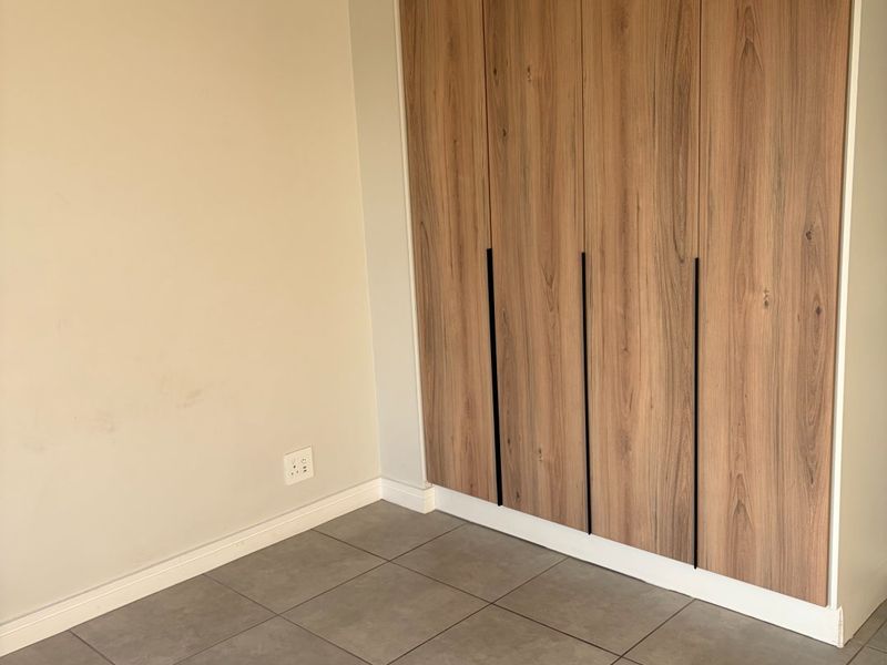 3 Bedroom 2 Bathroom Penthouse For Rent - Photo 6