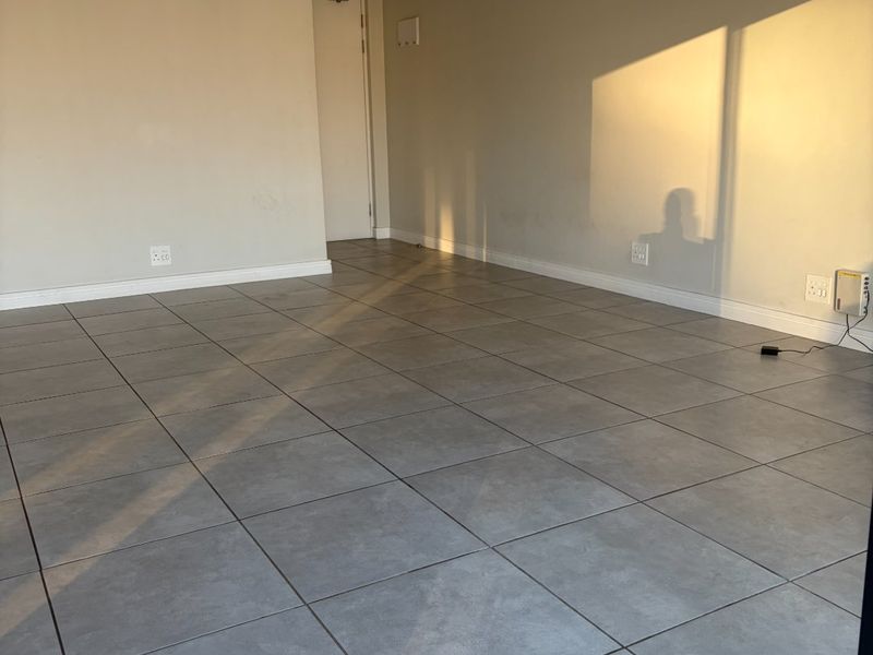 3 Bedroom 2 Bathroom Penthouse For Rent - Photo 2