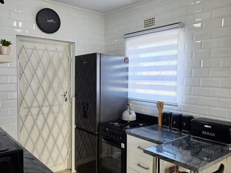 Lovely 2- Bedroom house in Weltevreden valley - Photo 9