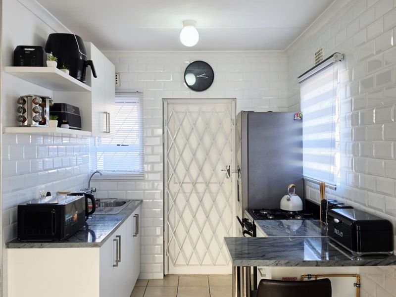 Lovely 2- Bedroom house in Weltevreden valley - Photo 8