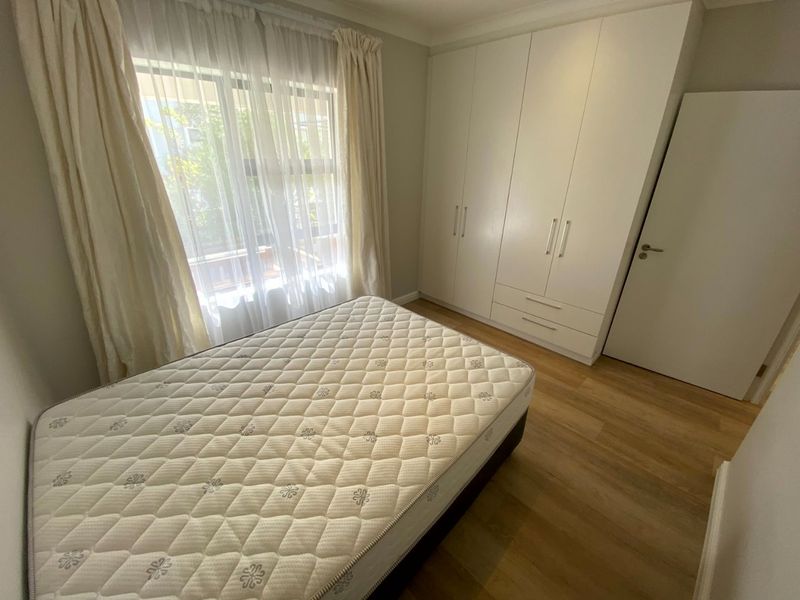 Sunny and Modern 2 Bedroom Ground-floor Apartment - Photo 9