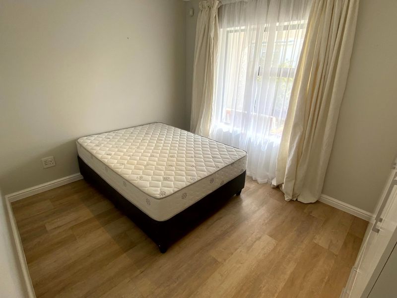 Sunny and Modern 2 Bedroom Ground-floor Apartment - Photo 8