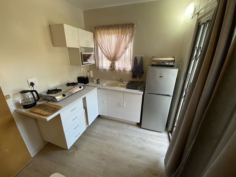 1 Bedroom Furnished Flat - Photo 4