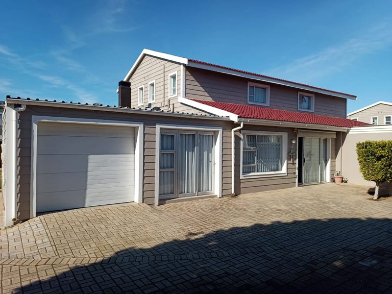 Lock-up and go Townhouse Hartenbos Central - Photo 1