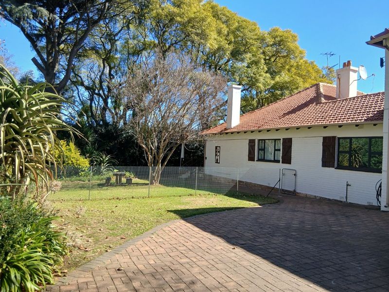 North facing 3 bed 3 en-suite bathrooms-2x Cottages-Solar-Water tank  - Photo 2