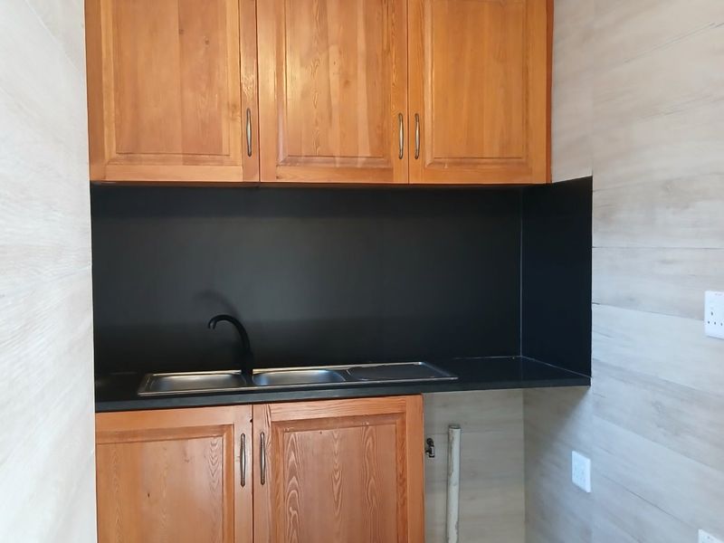 North facing 3 bed 3 en-suite bathrooms-2x Cottages-Solar-Water tank  - Photo 10