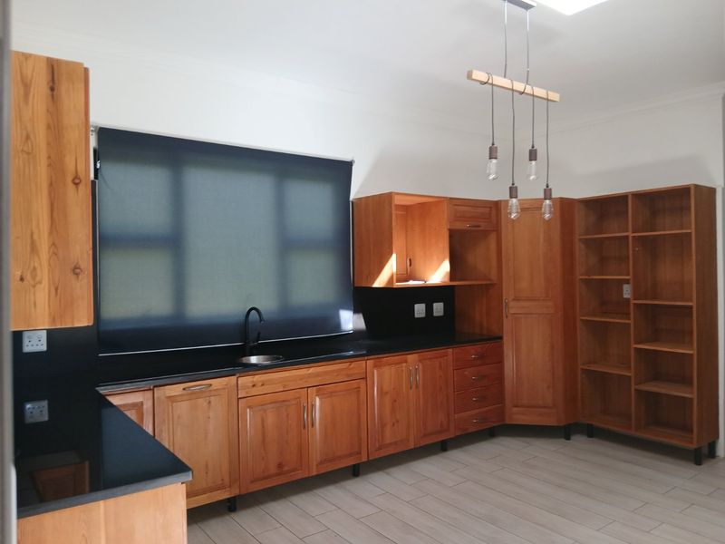 North facing 3 bed 3 en-suite bathrooms-2x Cottages-Solar-Water tank  - Photo 9