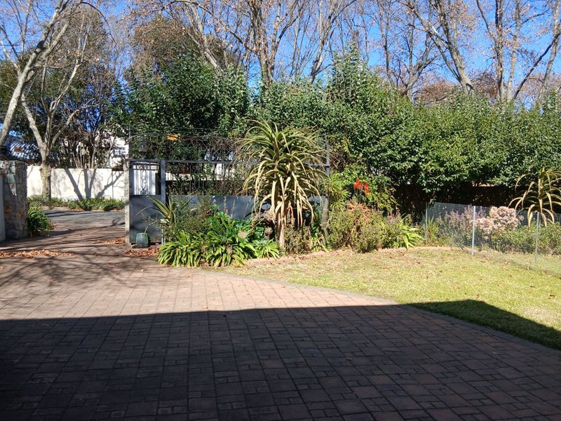 North facing 3 bed 3 en-suite bathrooms-2x Cottages-Solar-Water tank  - Photo 3