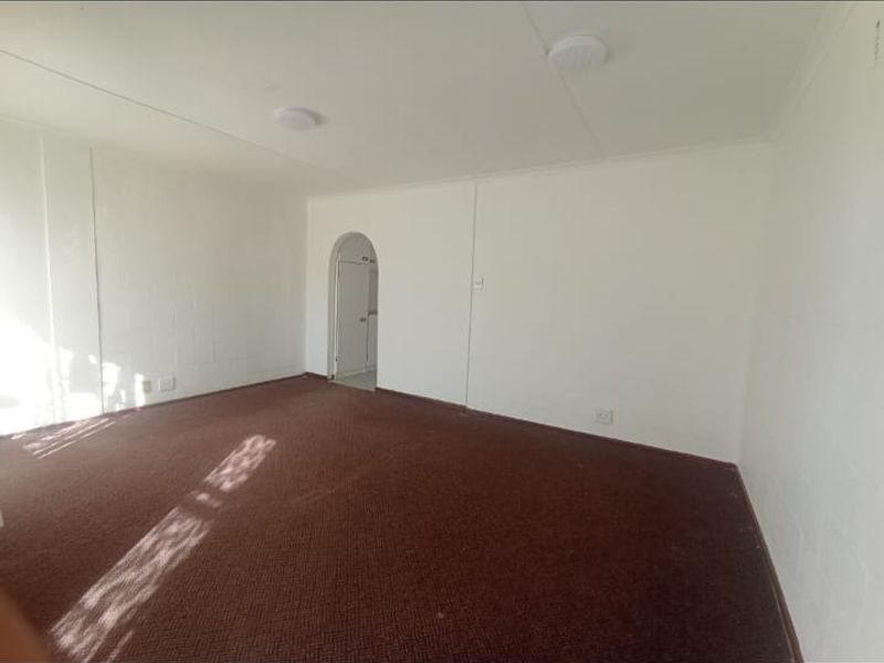 To Rent R8000/month -neat 2-bedroom house in Rocklands - Photo 5