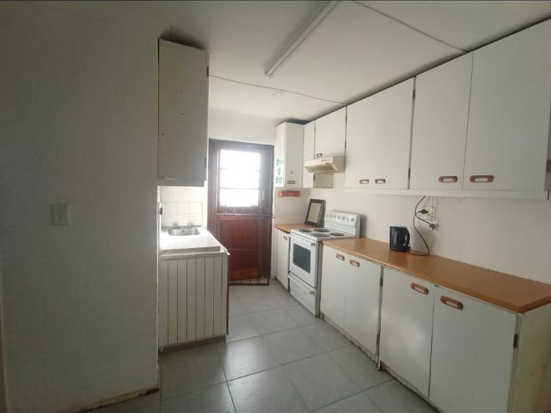To Rent R8000/month -neat 2-bedroom house in Rocklands - Photo 3