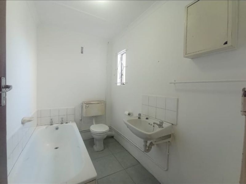 To Rent R8000/month -neat 2-bedroom house in Rocklands - Photo 1