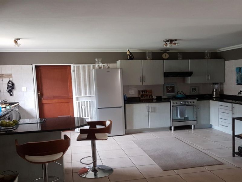 3 bedroom, 2 bathroom townhouse for sale in Equestria  - Photo 5